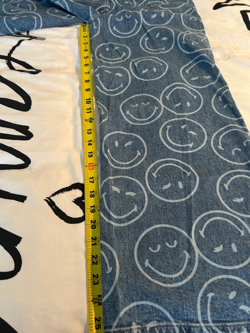 Smiley World Jeans  Wide Highrise - Picture 8 of 11